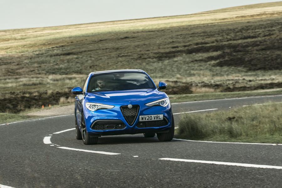  Alfa Romeo Stelvio Veloce (949) 2020 года  (UK) (фото 7 из 40)